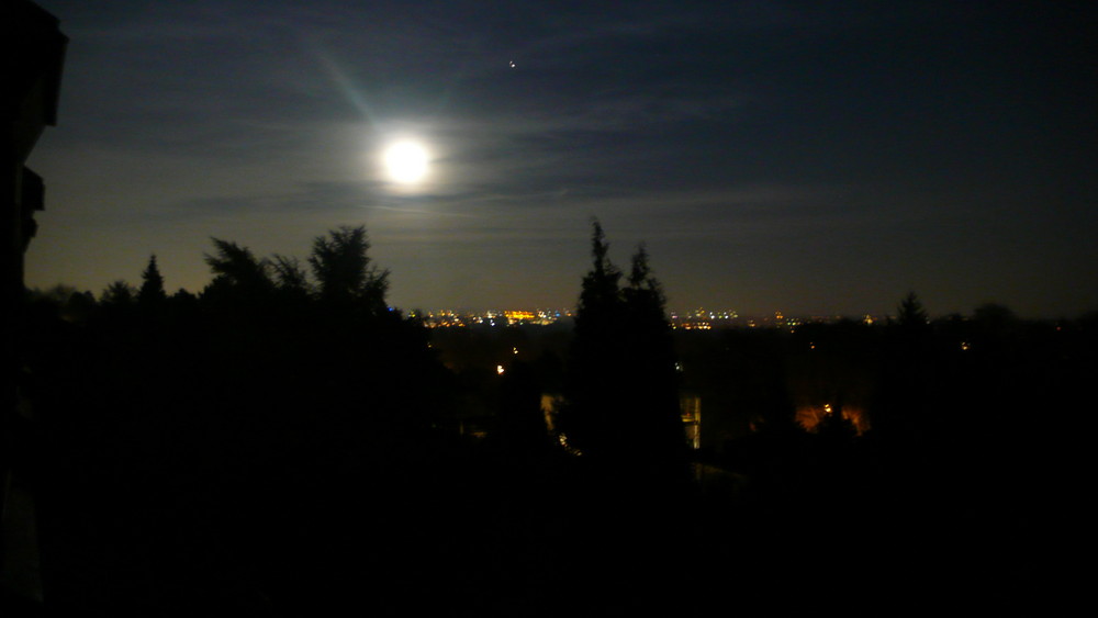 Mond über Aachen