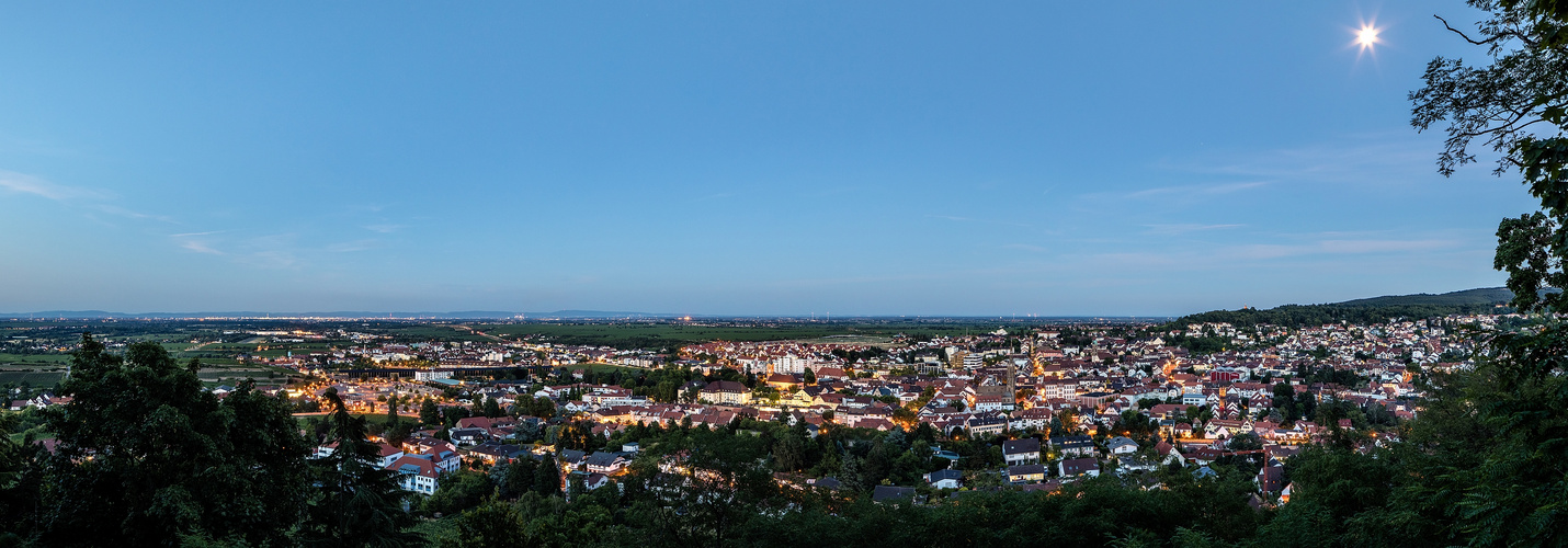 Mond über Bad Dürkheim 