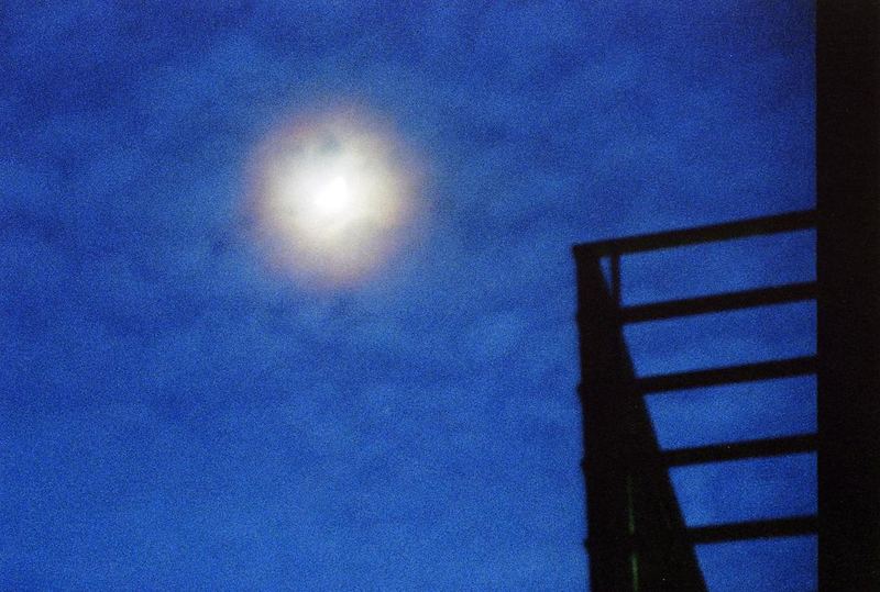 Mond über Balkon