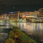 Mond über Berliner Promenade