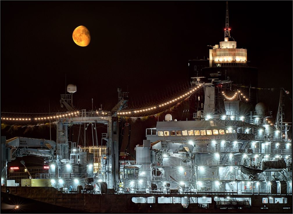 - Mond über Bonn -