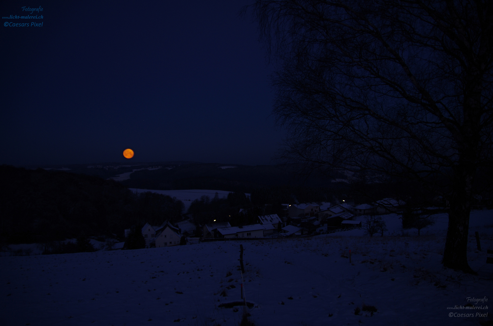 Mond über Burbach