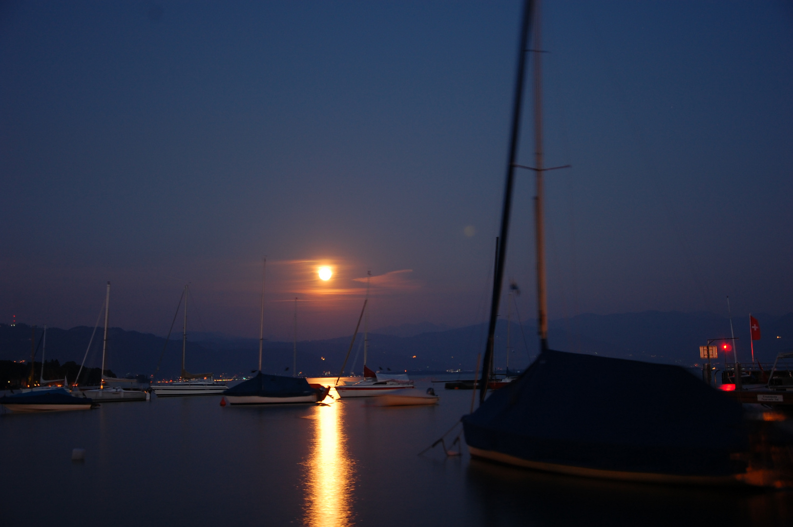 Mond über dem Bodensee