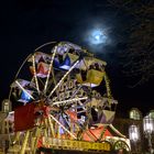 Mond über dem Bonner Weihnachtsmarkt