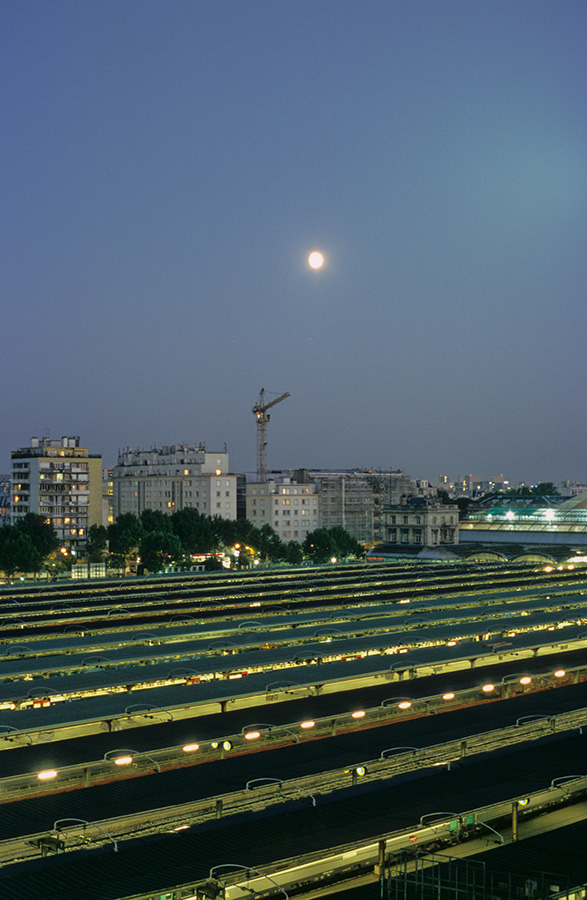Mond über dem Gare de l'Est