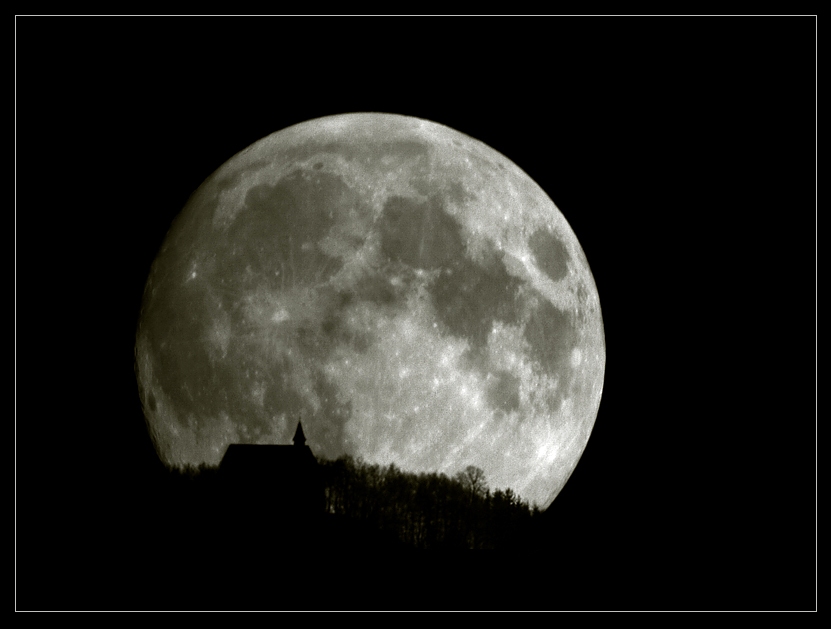 Mond über dem Gehilfersberg /Hessisches Kegelspiel