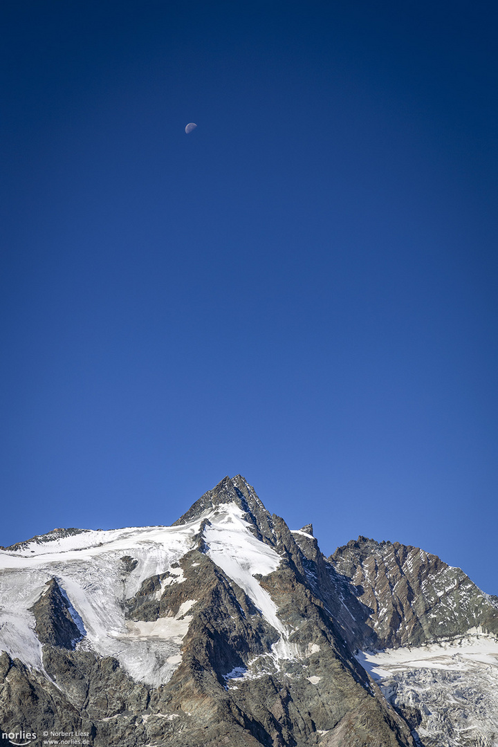 Mond über dem Großglockner