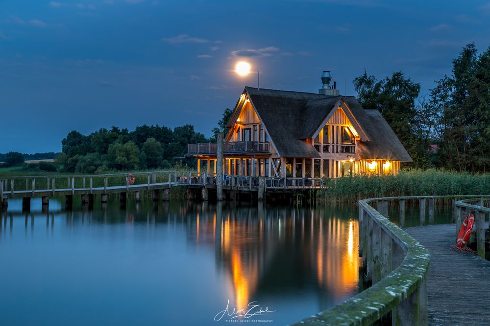 Mond über dem Hemelsdorfer See