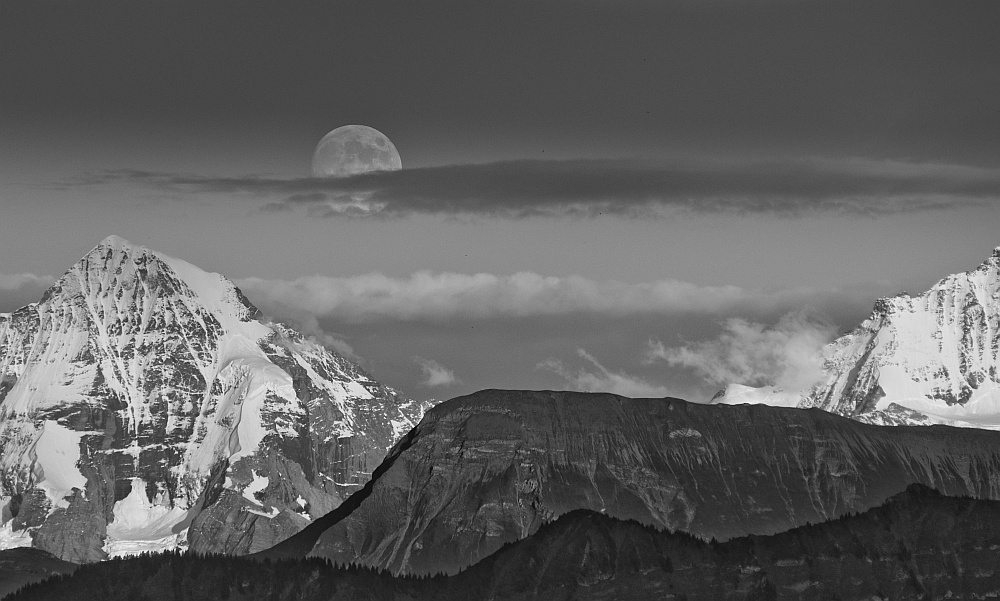 Mond über dem Mönch