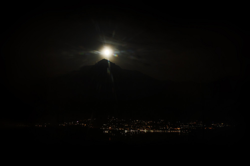 Mond über dem Monte Legnone