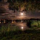 Mond über dem Stausee Losheim