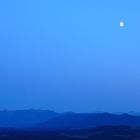 Mond über dem Voralpenland