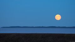 Mond über dem Wattenmeer