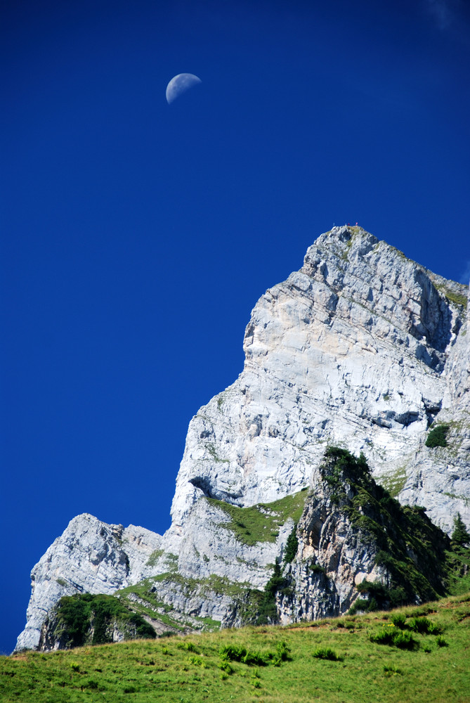 Mond über den Churfirsten