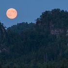 Mond über den Lorenzsteinen