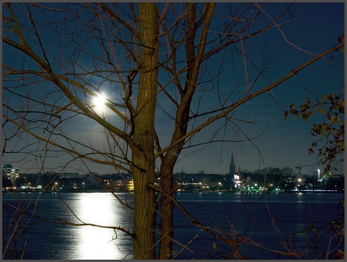 Mond über der Aussenalster