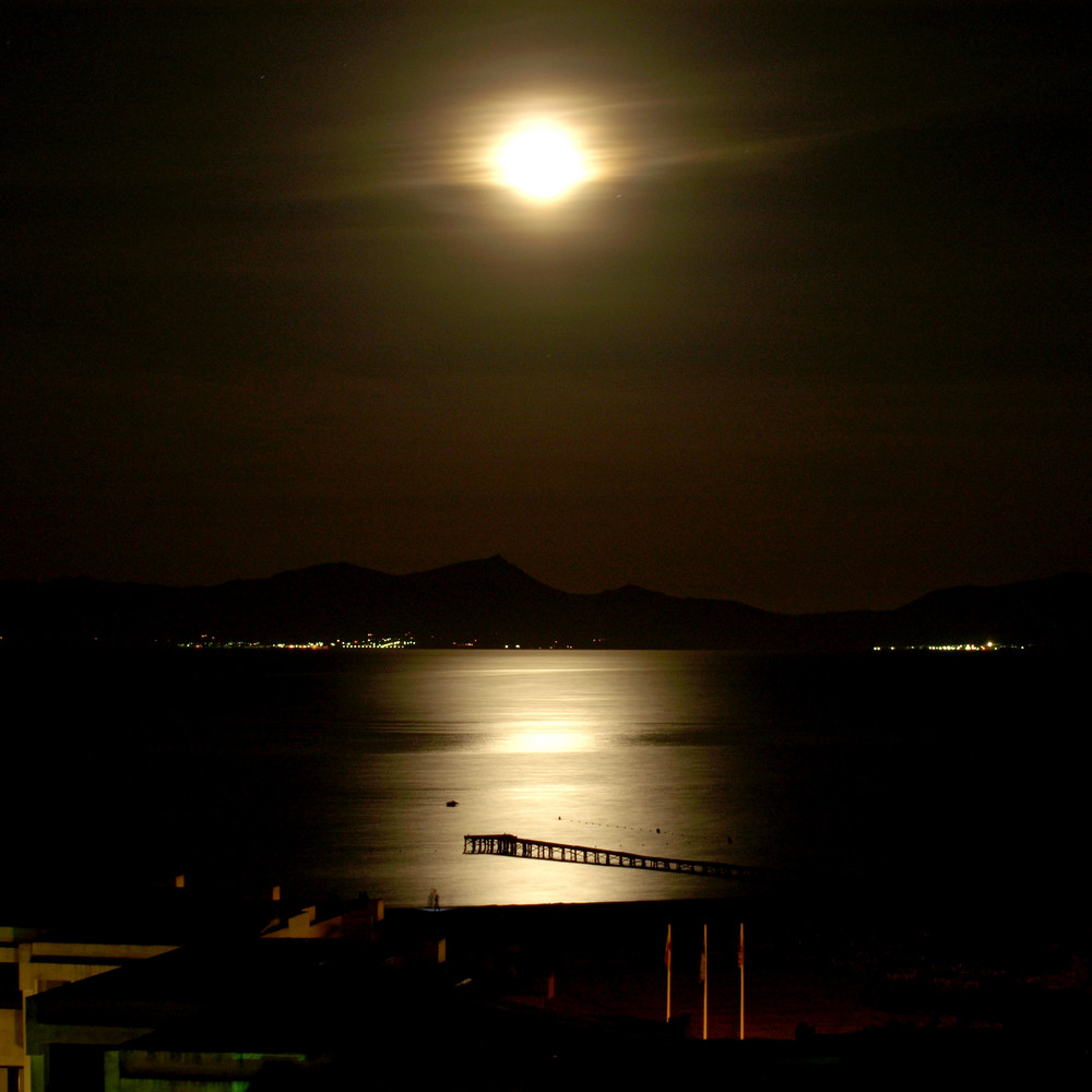 Mond über der Bucht von Alcudia (Mallorca)