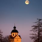 Mond über der Burgstallkapelle