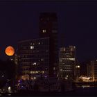 + Mond über der Hafen City +