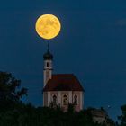 Mond über der Kalvarienbergkapelle