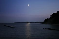 Mond über der Ostsee