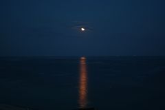 Mond über der Ostsee