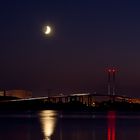 Mond über der Rügenbrücke