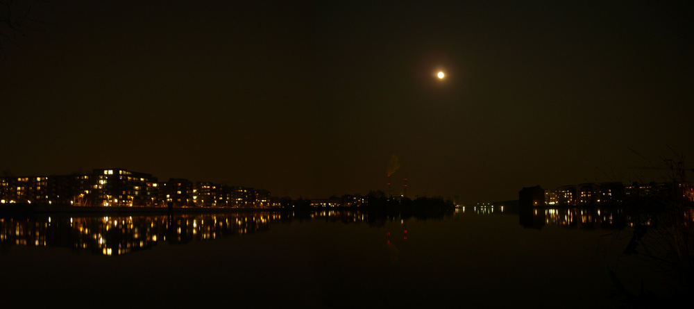 Mond über der Rummelsburger Bucht