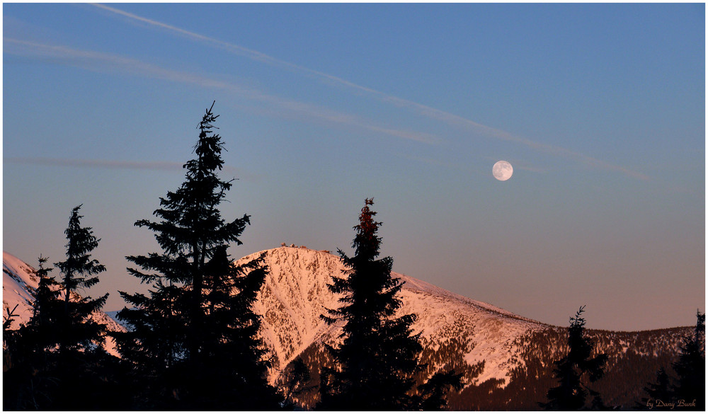 Mond über der Schneekoppe II