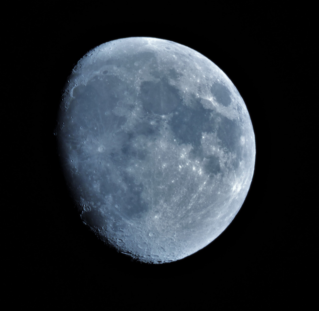 Mond über der Schweiz