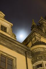 Mond über der Stadt