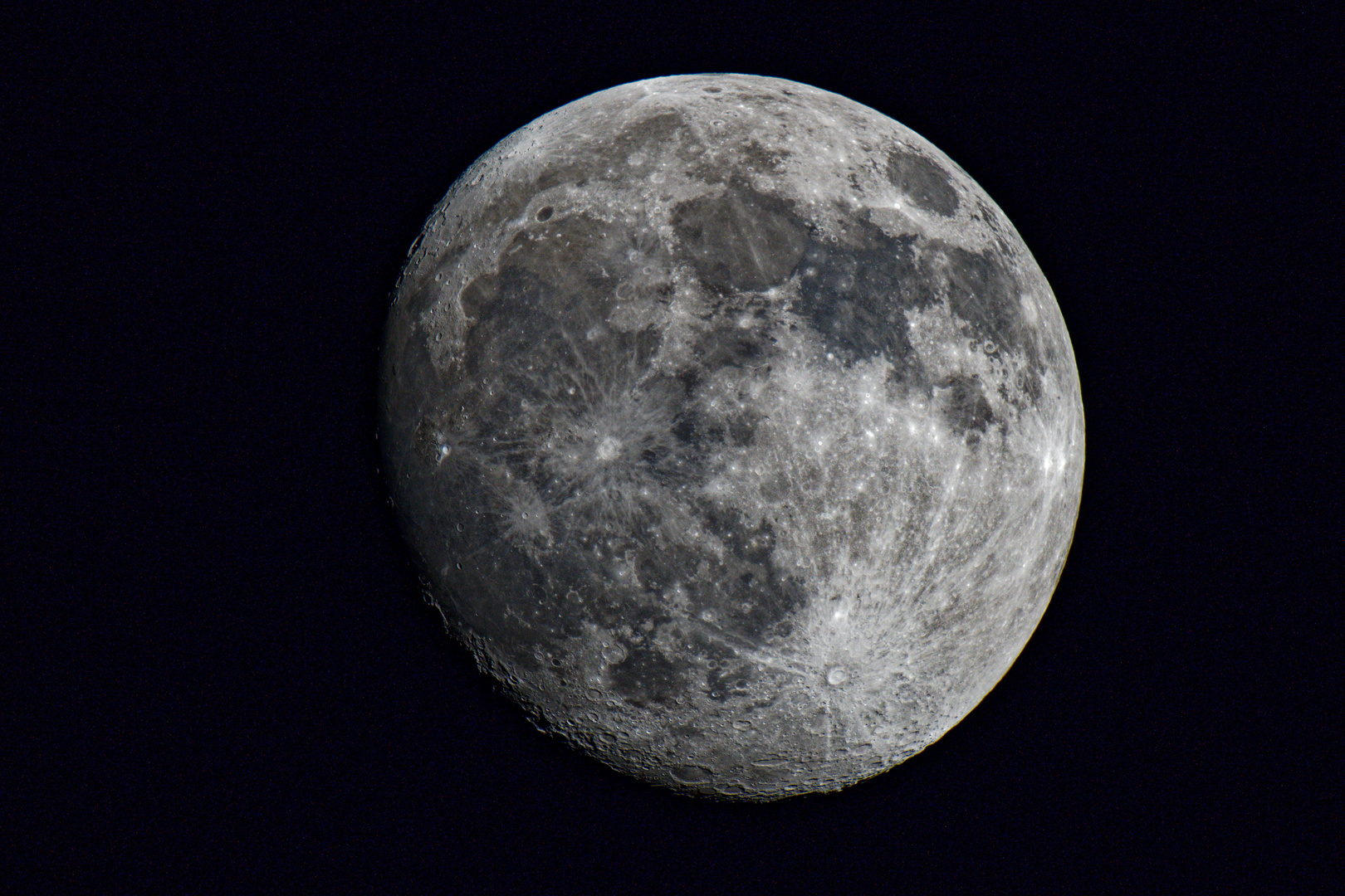 Mond über der Wetterau (Hessen)