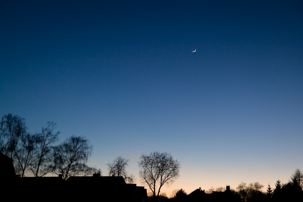 Mond über Dortmund-Schüren