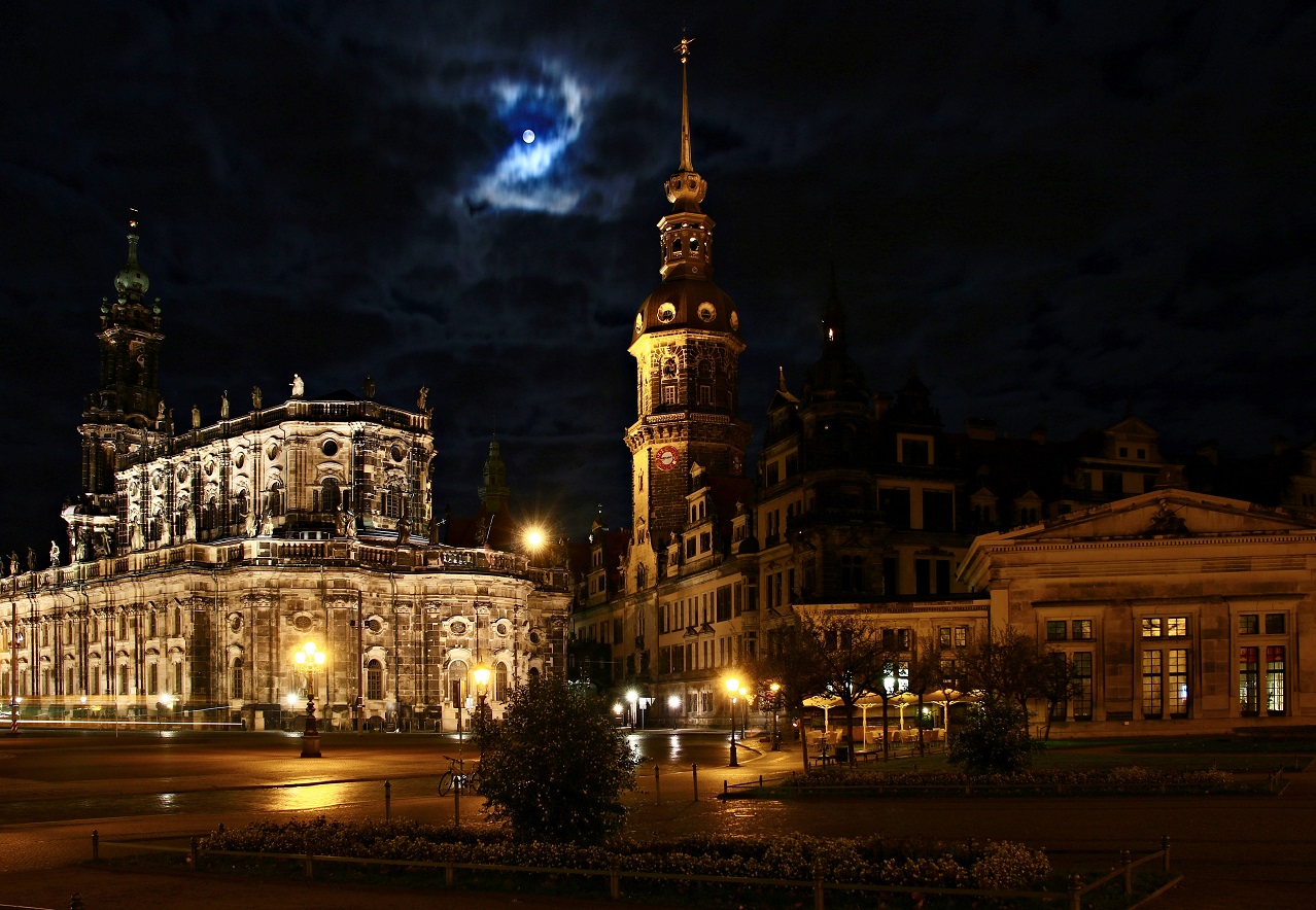 Mond über Dresden