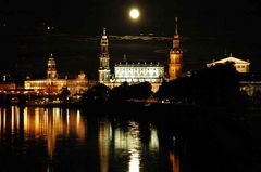 Mond über Dresden