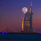 Mond über Dubai