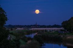 Mond über Esens