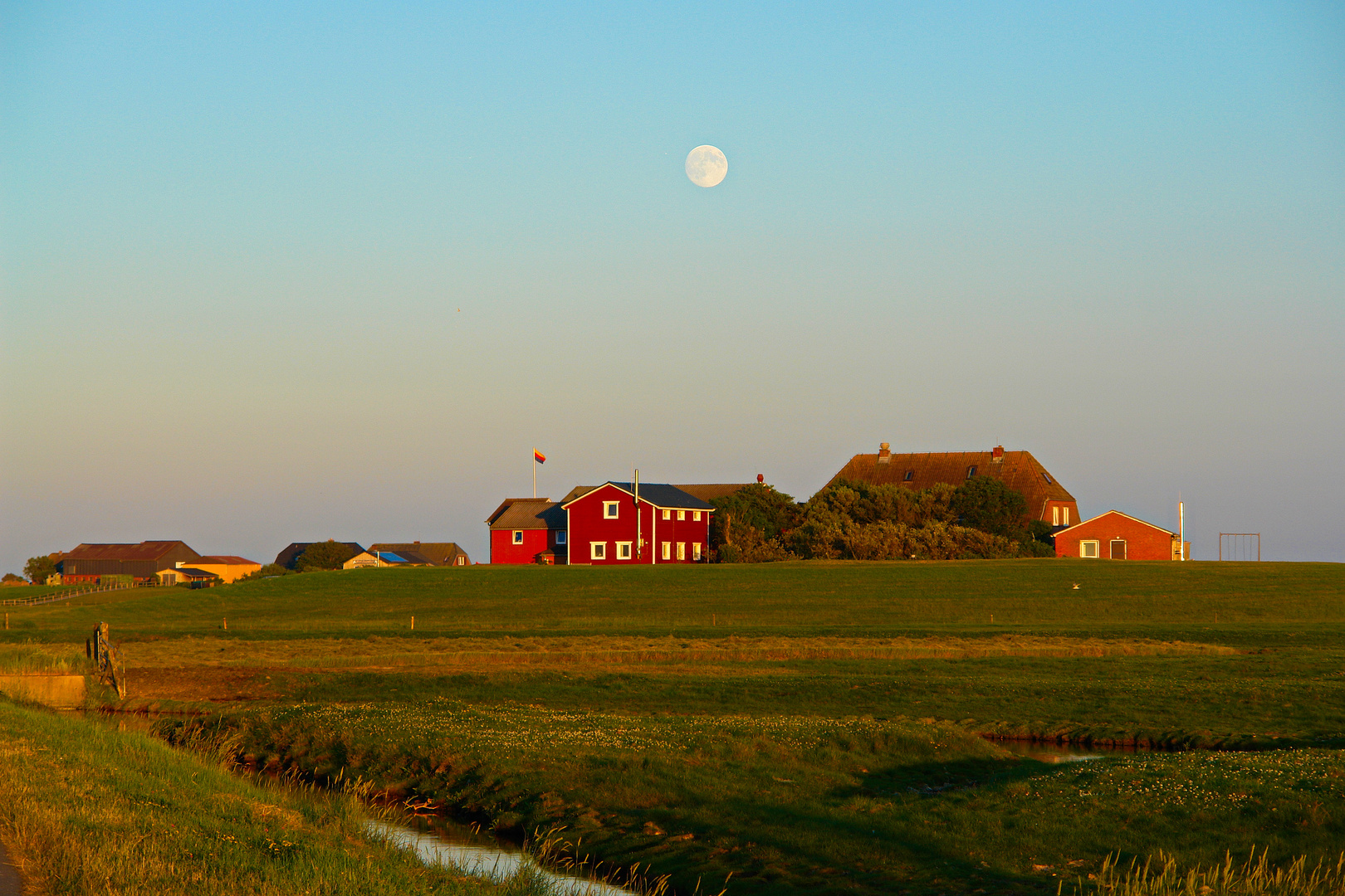 Mond über Hanswarft