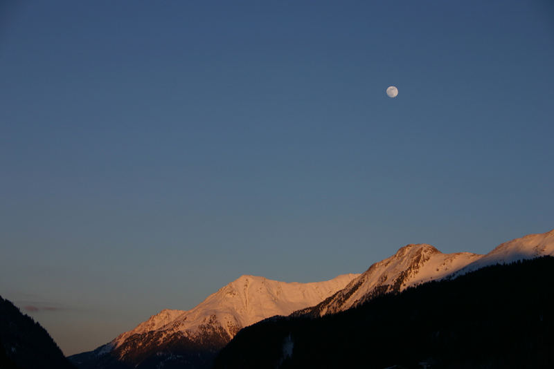 Mond über Ischgl. . .