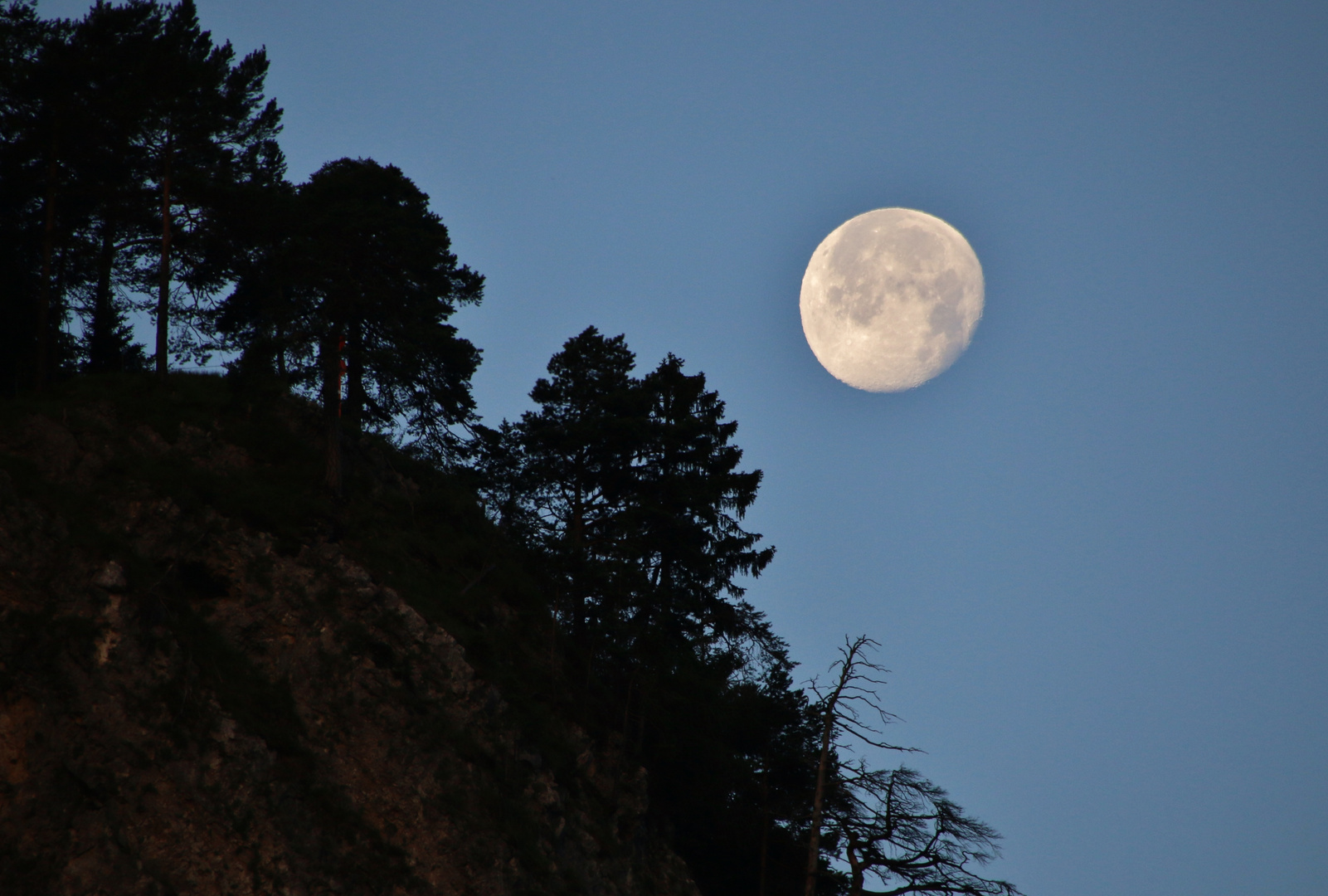 Mond über Kufsteiner Kaisergebirge