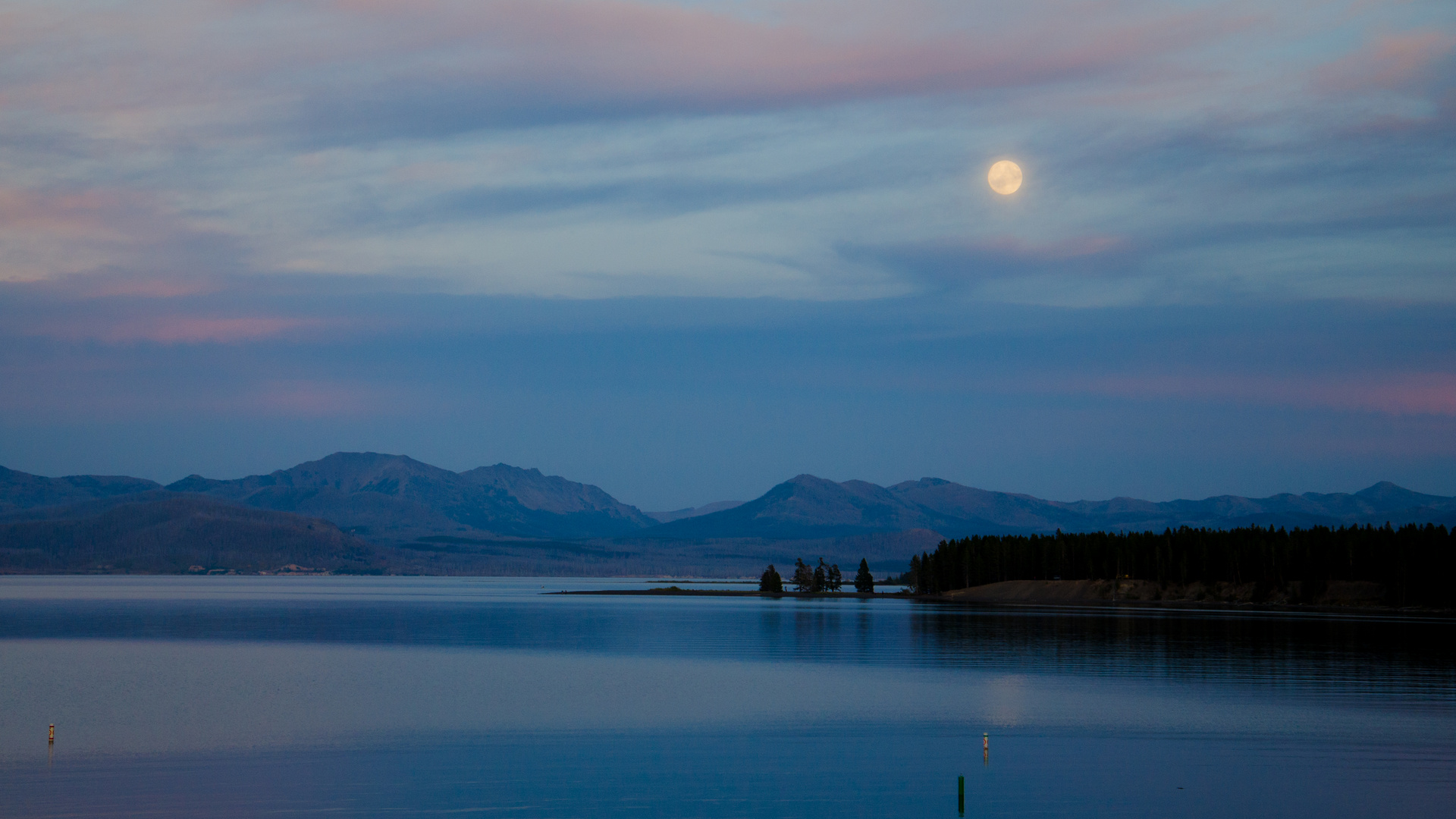 mond über lake yellowstone