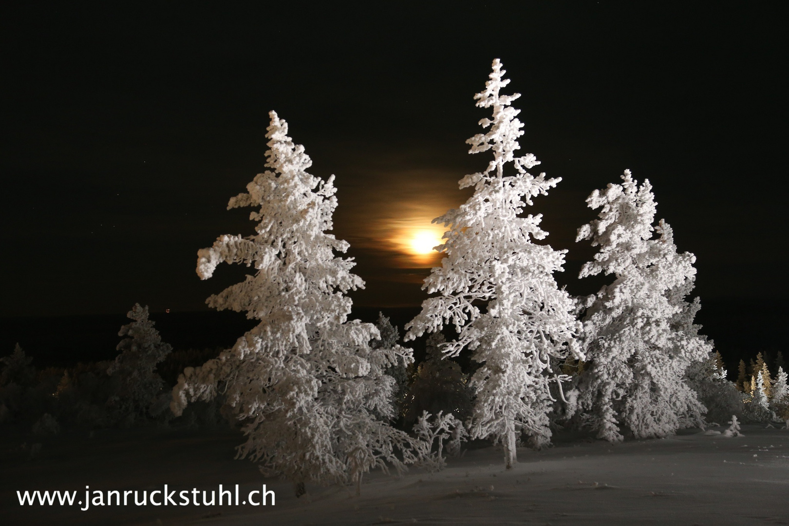 Mond über Lappland