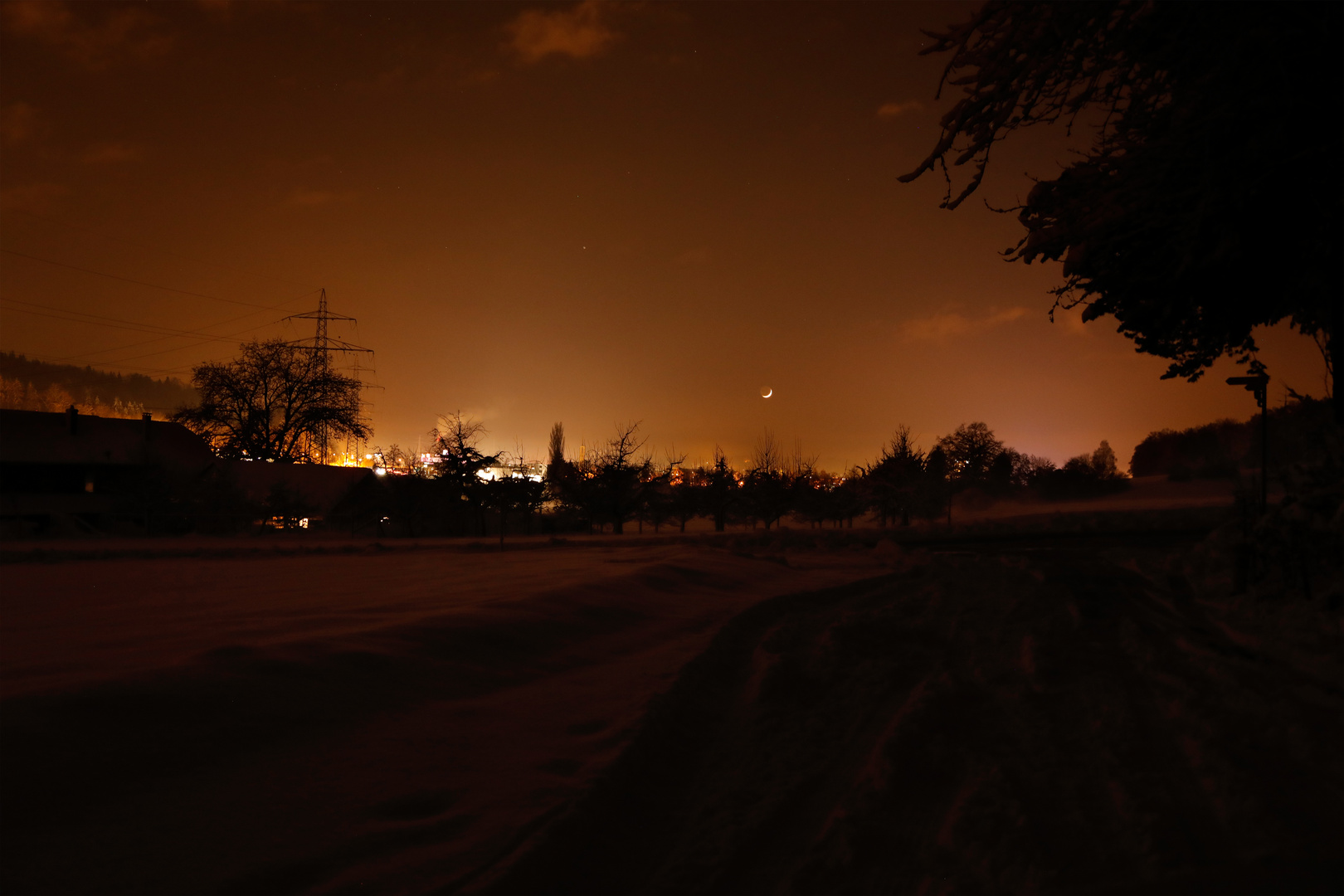 Mond über meinem Dorf