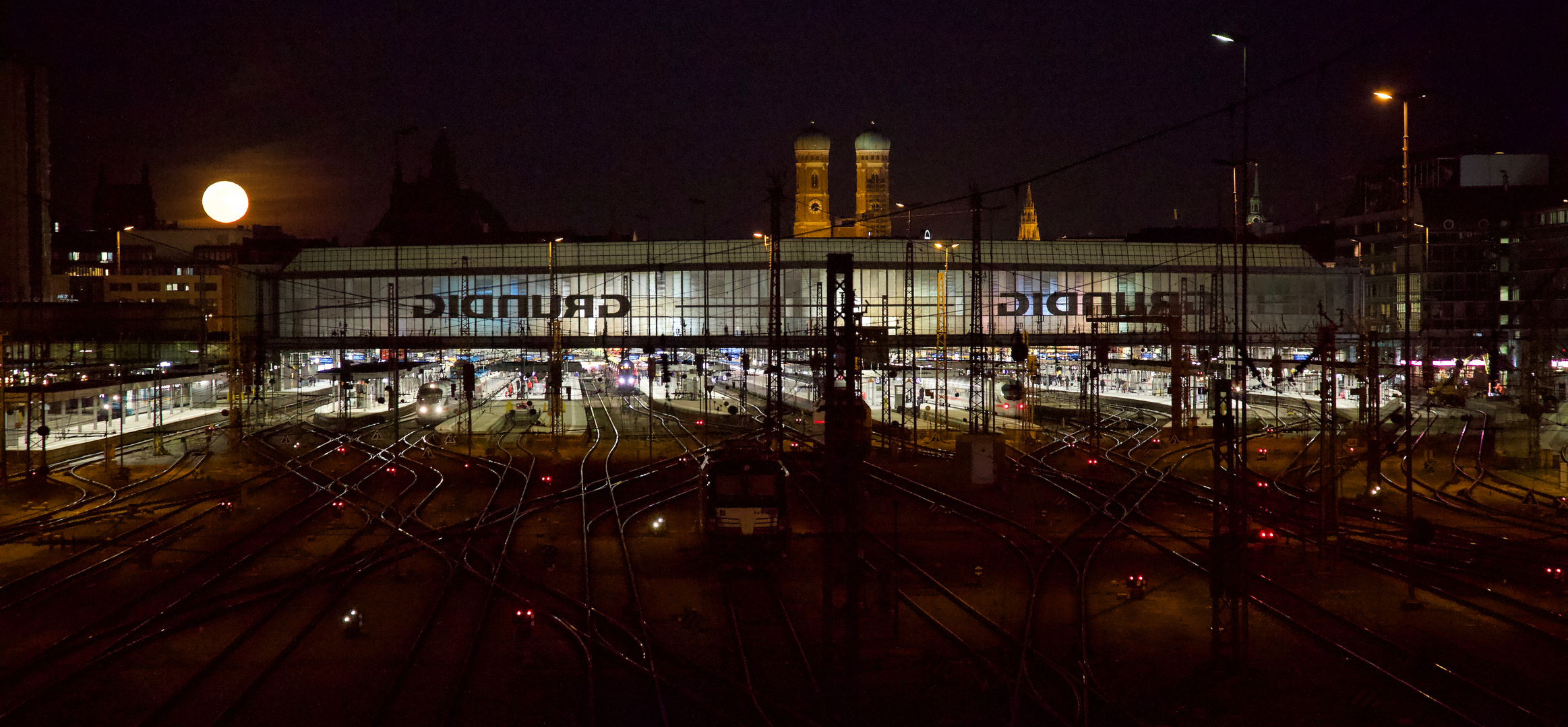 Mond über München (1 von 3)