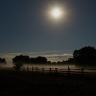 Mond über Nebellandschaft