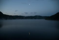 Mond über Norwegens Fjorde