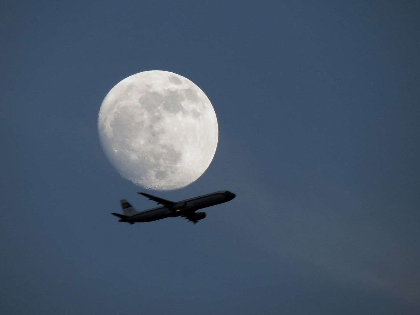 Mond über Offenbach