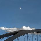 Mond über Osthafenbrücke Frankfurt am Main