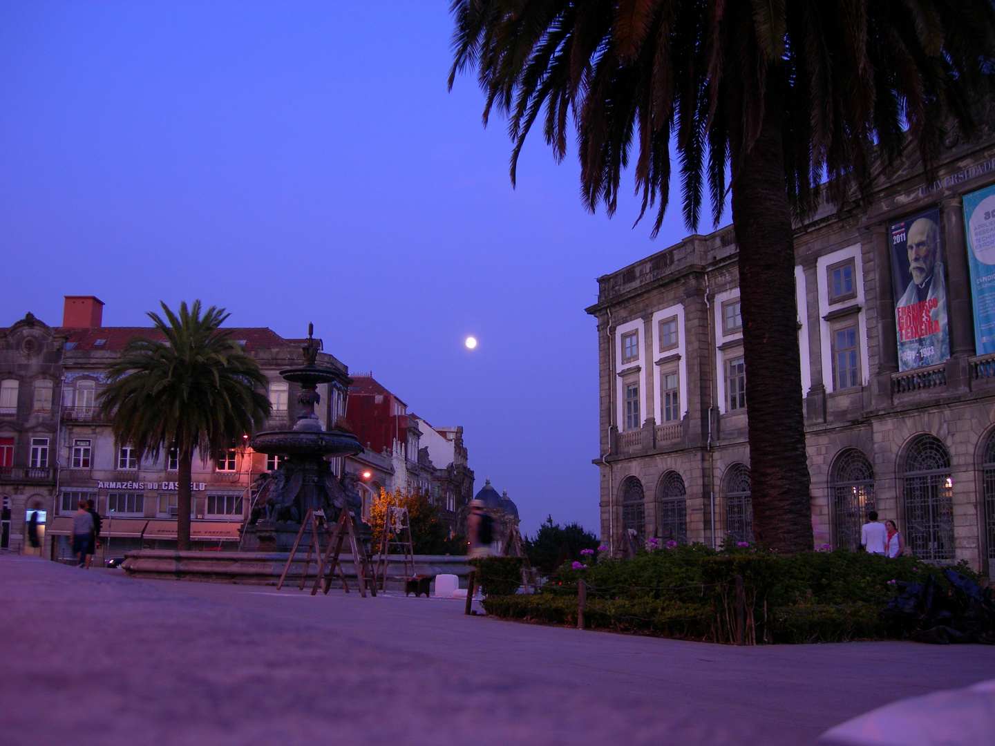 Mond über Porto