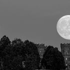 Mond über Schloss Ortenberg